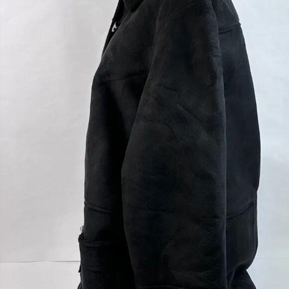 Cozy black faux suede toggle coat with soft sherpa fleece lining and trim - Picture 3 of 8